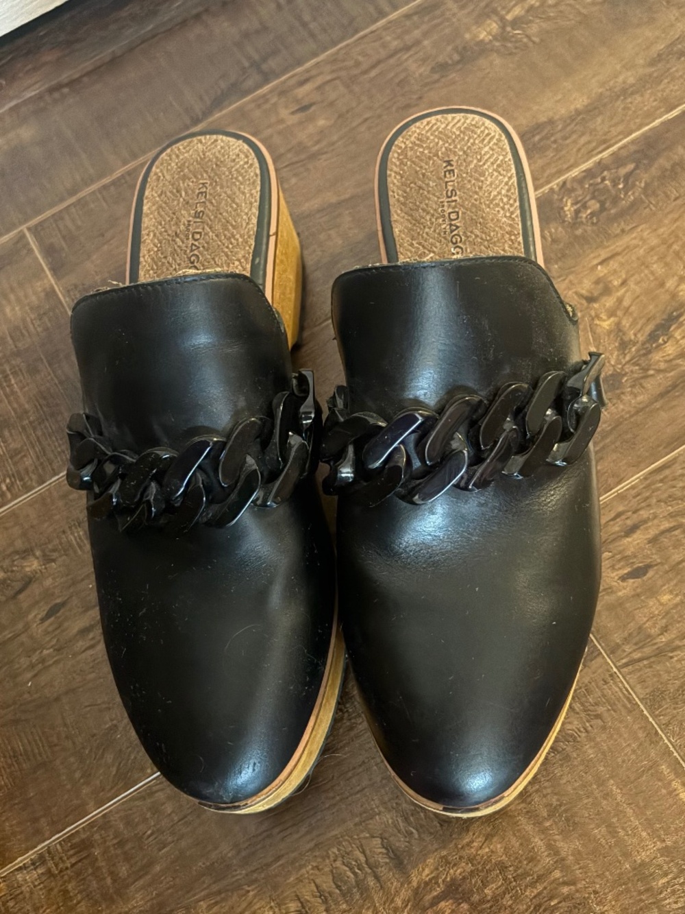 Blog flatflorm clogs with chain detail